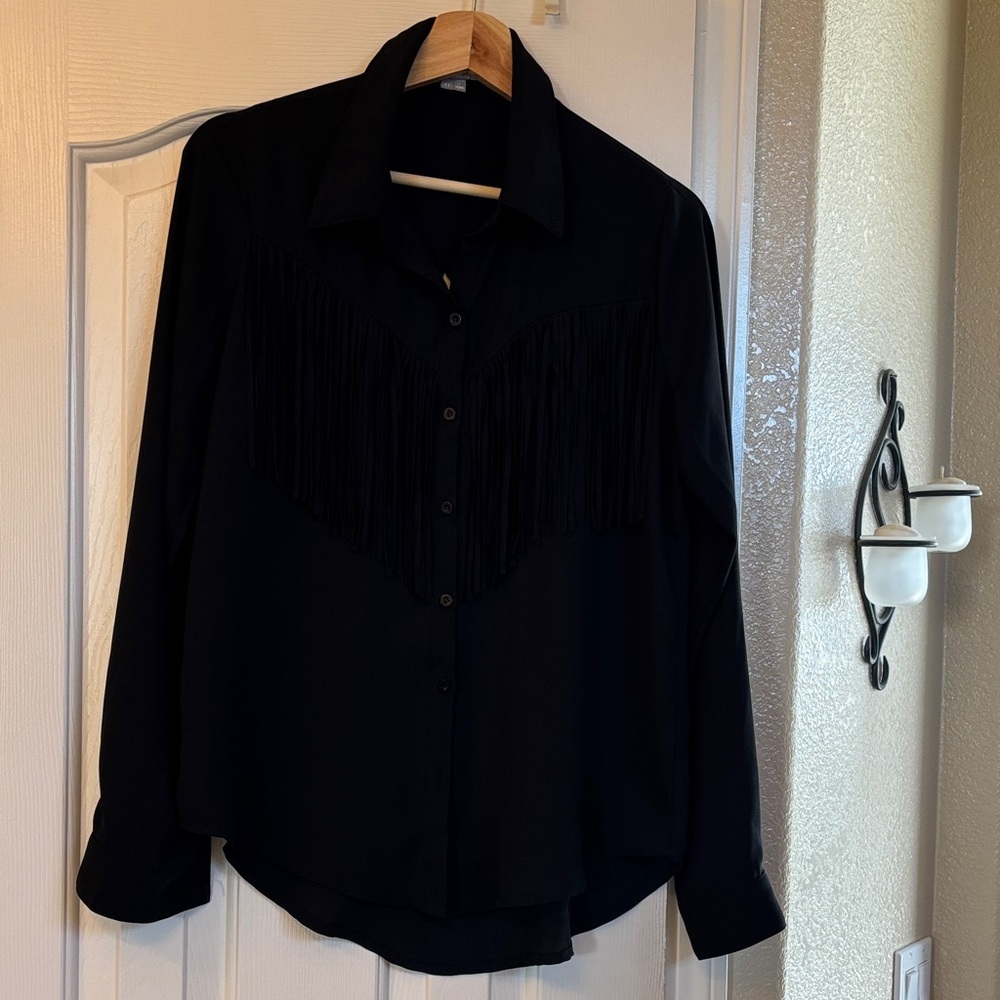 Solemio Western-style Fringe Cut Out Back Button Down Top.